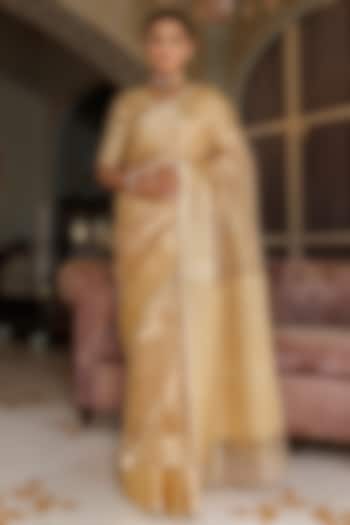 Golden Tissue Zari Work Banarasi Handwoven Wedding Saree Set by Geroo Jaipur at Pernia's Pop Up Shop
