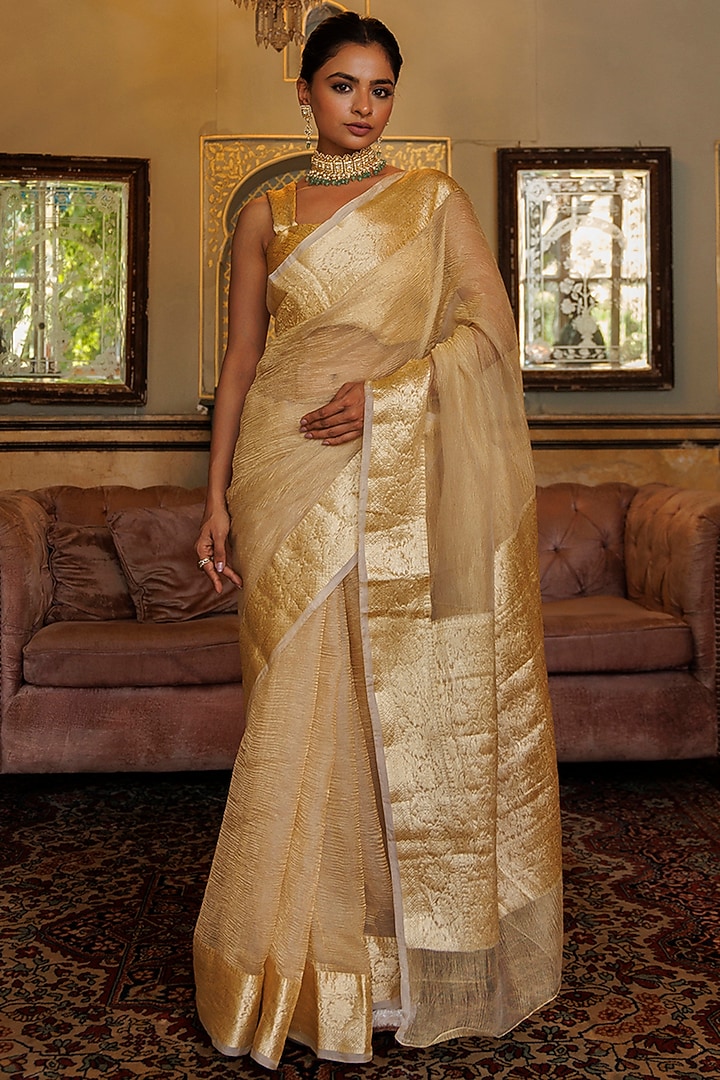 Light Gold Banarasi Tissue Crinkled Wedding Saree Set by Geroo Jaipur at Pernia's Pop Up Shop