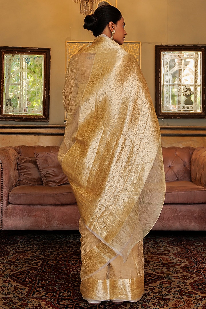 Light Gold Banarasi Tissue Crinkled Wedding Saree Set by Geroo Jaipur at Pernia's Pop Up Shop