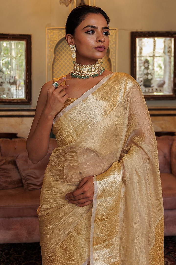 Light Gold Banarasi Tissue Crinkled Wedding Saree Set by Geroo Jaipur at Pernia's Pop Up Shop