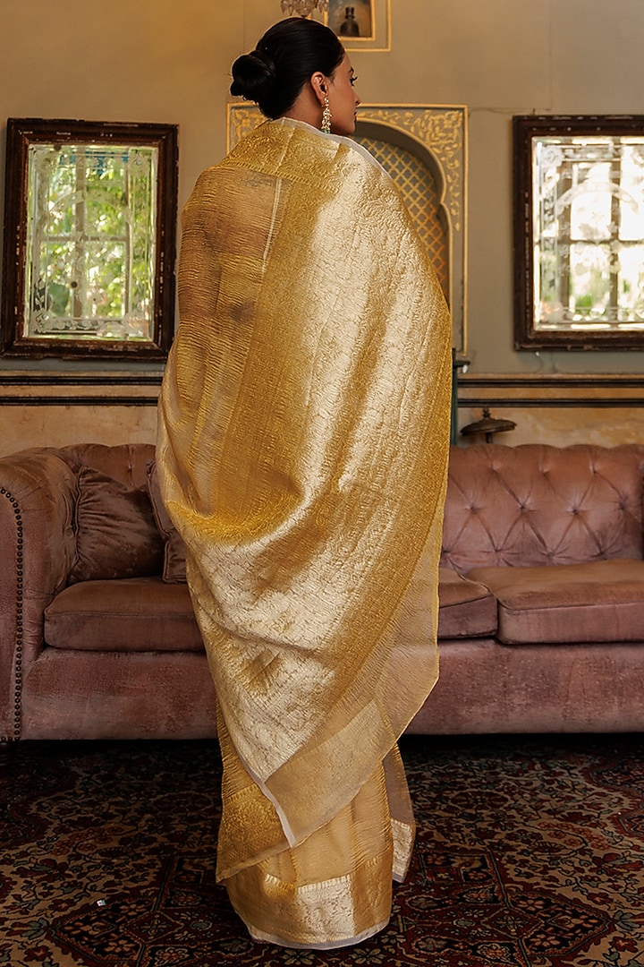 Dark Gold Banarasi Tissue Crinkled Wedding Saree Set by Geroo Jaipur at Pernia's Pop Up Shop