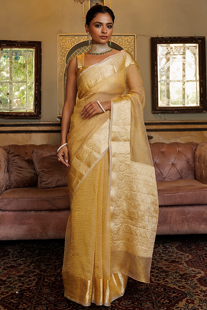 Dark Gold Banarasi Tissue Crinkled Wedding Saree Set by Geroo Jaipur at Pernia's Pop Up Shop