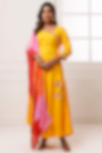 Yellow Rayon Gota Embellished Handcrafted Kurta Set by Geroo Jaipur at Pernia's Pop Up Shop