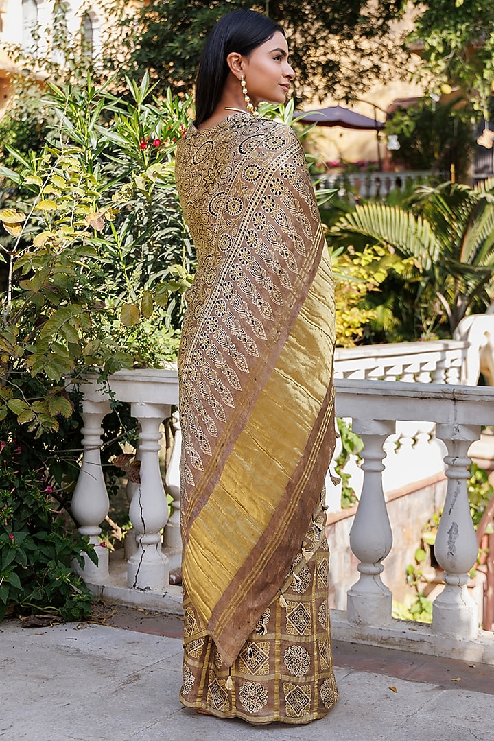 Peanut-Toned Silk Ajrakh Handblock Zari Gharchola Pallu Wedding Saree Set by Geroo Jaipur at Pernia's Pop Up Shop