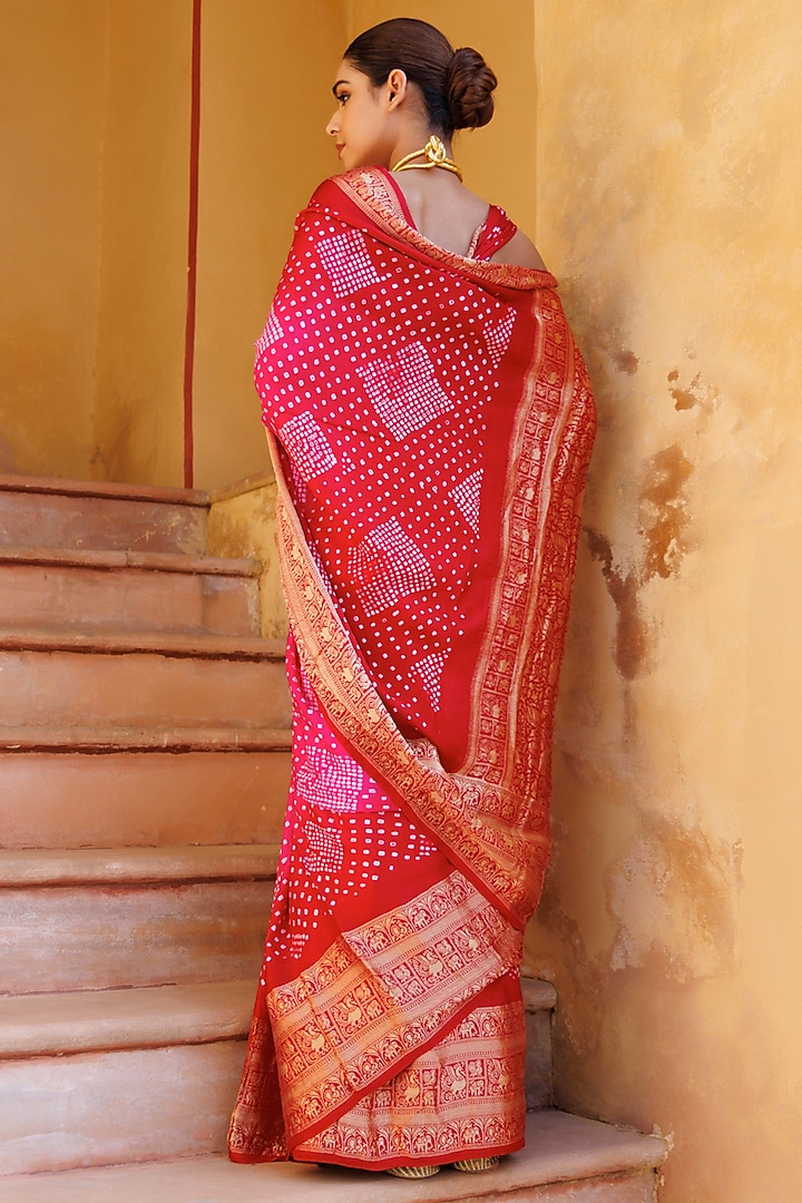 Red & Pink Gajji Silk Handwoven Bandhani Wedding Saree Set by Geroo Jaipur at Pernia's Pop Up Shop