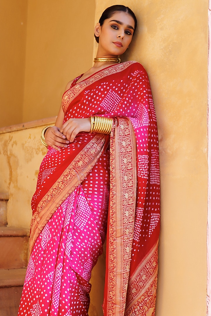 Red & Pink Gajji Silk Handwoven Bandhani Wedding Saree Set by Geroo Jaipur at Pernia's Pop Up Shop