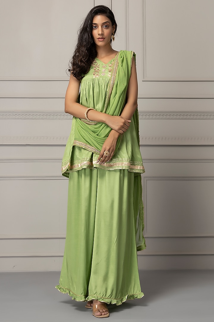 Green Shantoon Gota Patti Embellished Tunic Set by Geroo Jaipur at Pernia's Pop Up Shop
