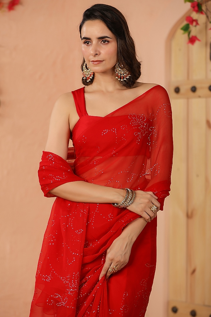 Red Chiffon Mukaish Jaal Work Party Wear Saree Set by Geroo Jaipur at Pernia's Pop Up Shop