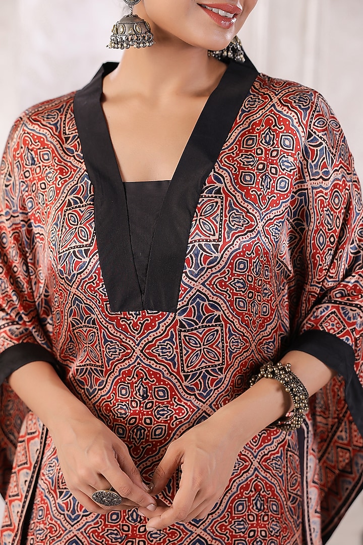 Maroon Silk Floral Kaftan Set by Geroo Jaipur at Pernia's Pop Up Shop