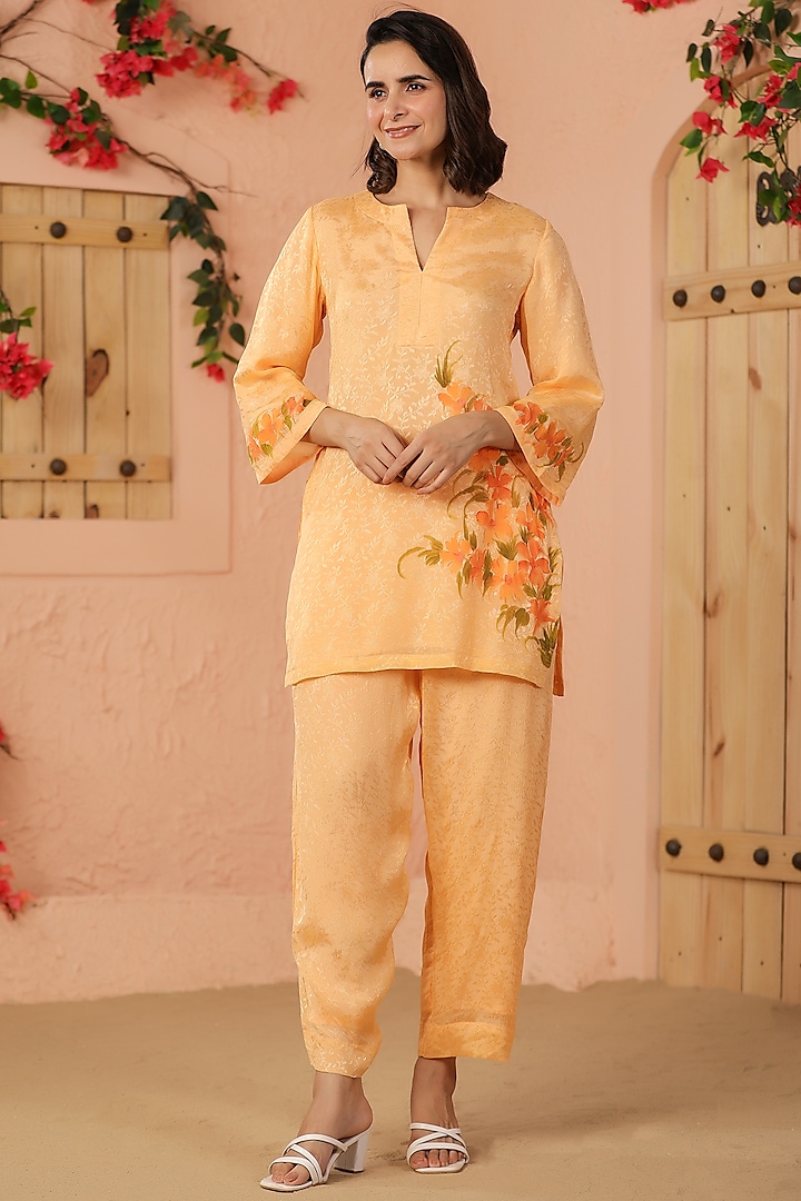 Peach Jacquard Floral Handpainted Kurta Set by Geroo Jaipur at Pernia's Pop Up Shop