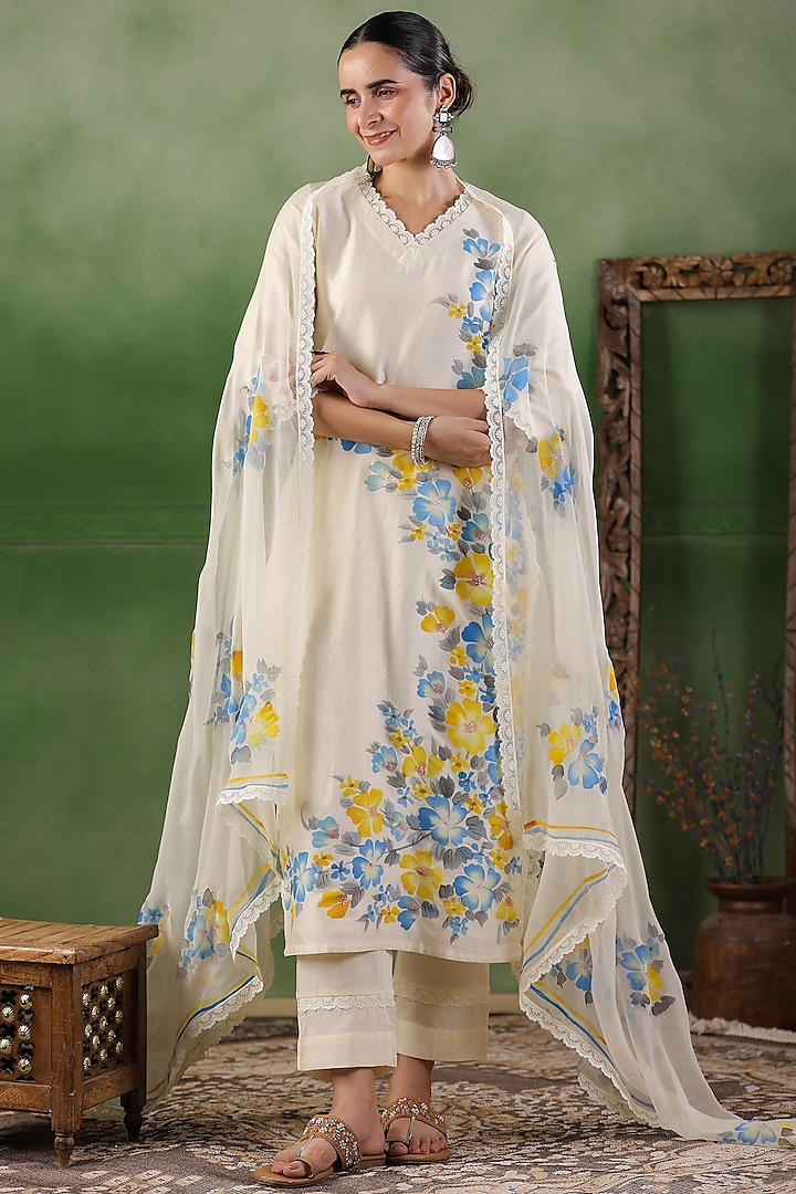 White Chanderi Floral Printed Kurta Set by Geroo Jaipur at Pernia's Pop Up Shop