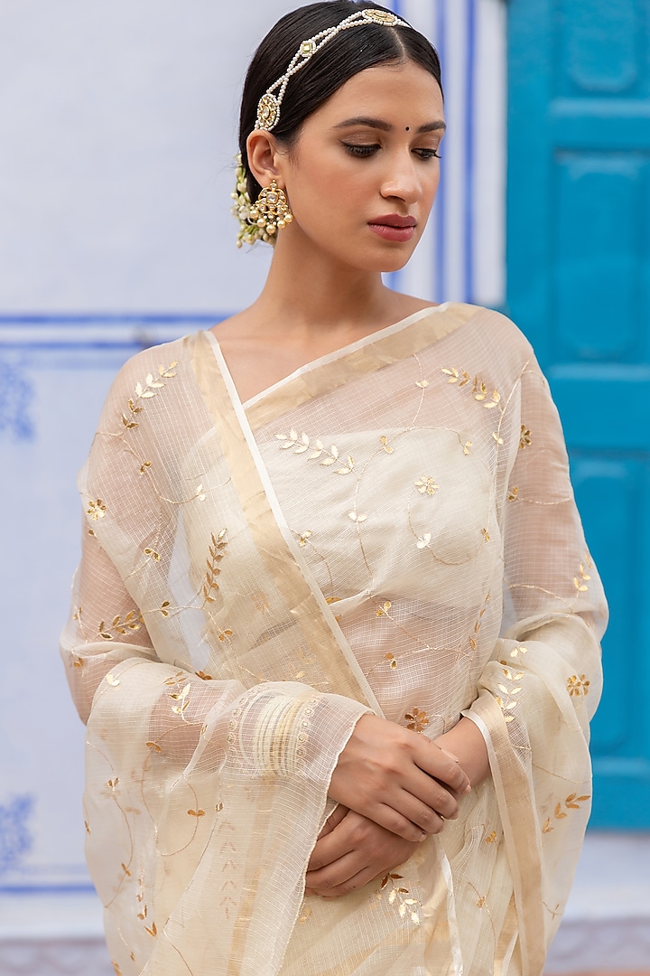 Off-White Kota Silk Gota Patti Hand Embroidered Wedding Saree Set by Geroo Jaipur at Pernia's Pop Up Shop