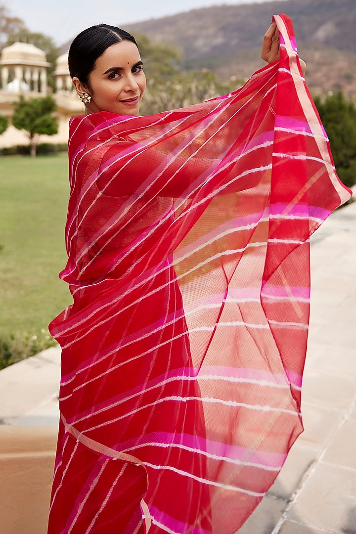 Red & Pink Kota Silk Hand-Dyed Leheriya Party Wear Saree Set by Geroo Jaipur at Pernia's Pop Up Shop