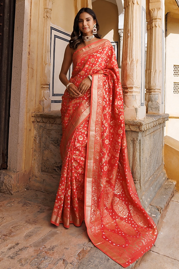 Peach Banarasi Silk Bandhani Tie-Dye Work Wedding Saree Set by Geroo Jaipur at Pernia's Pop Up Shop