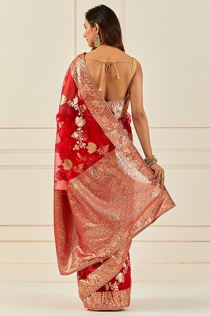Red Organza Handcrafted Banarasi Festive Saree Set by Geroo Jaipur at Pernia's Pop Up Shop