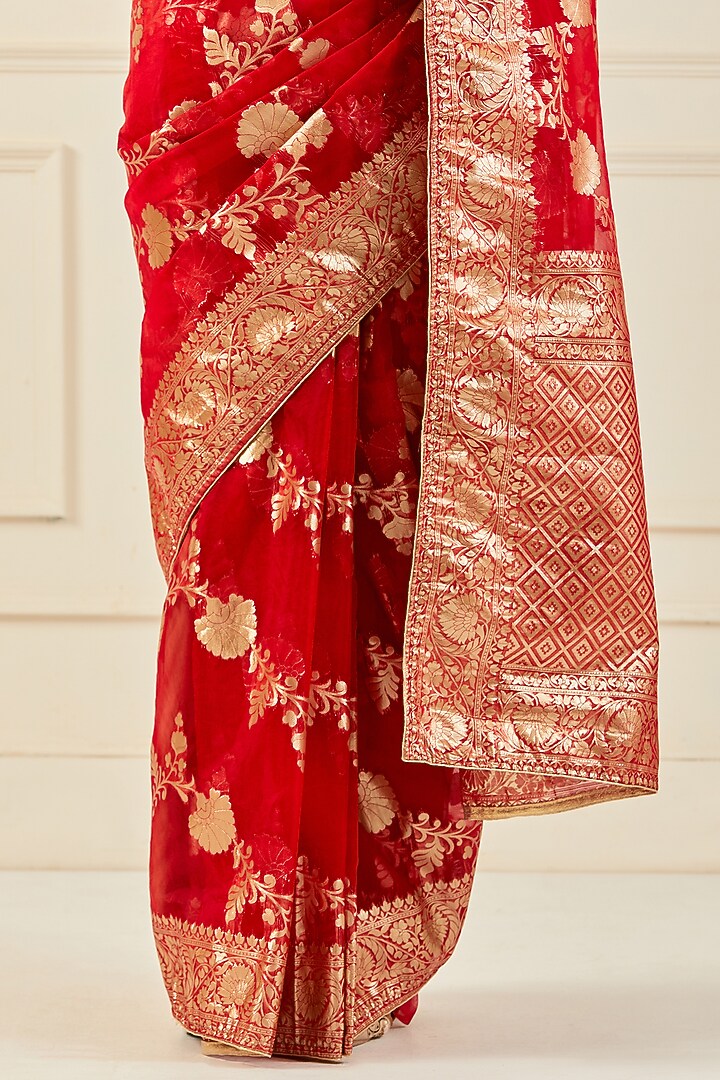 Red Organza Handcrafted Banarasi Festive Saree Set by Geroo Jaipur at Pernia's Pop Up Shop