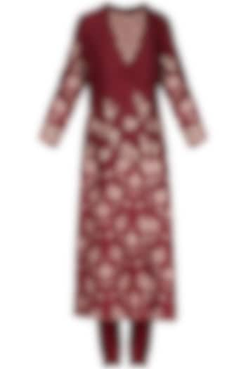 Burgundy embroidered kurta with churidar pants by Garo at Pernia's Pop Up Shop