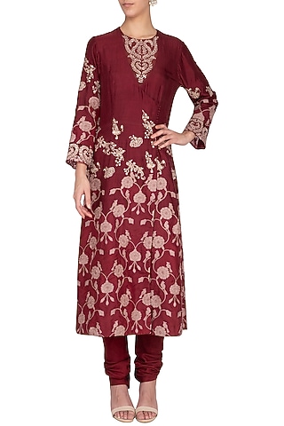 Burgundy embroidered kurta with churidar pants by Garo