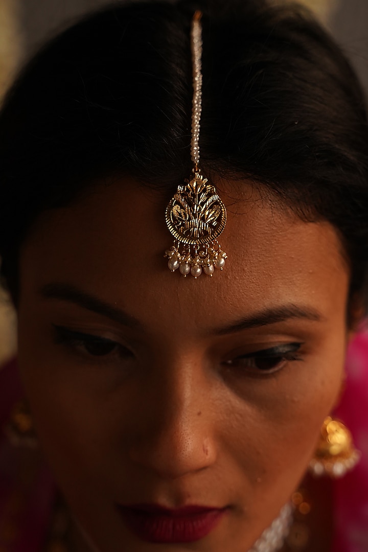 Gold Finish Maang Tikka In Sterling Silver by Gulaal Jewels
