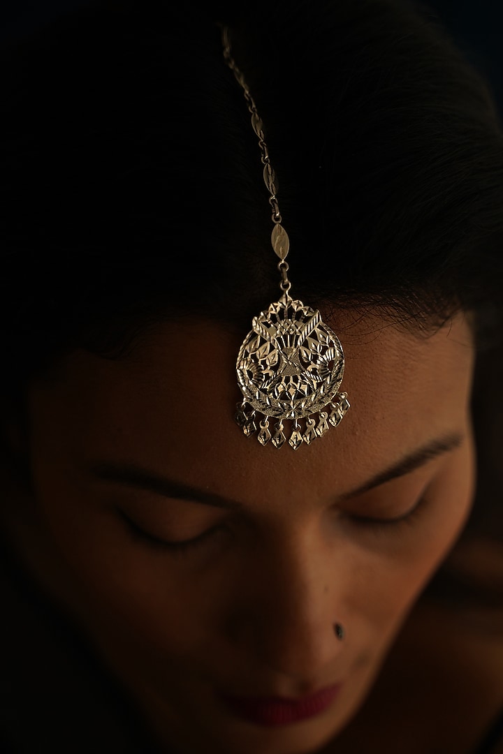 White Finish Maang Tikka In Sterling Silver by Gulaal Jewels