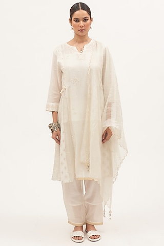 White Chanderi Embroidered Kurta Set by Gyaarah Baees
