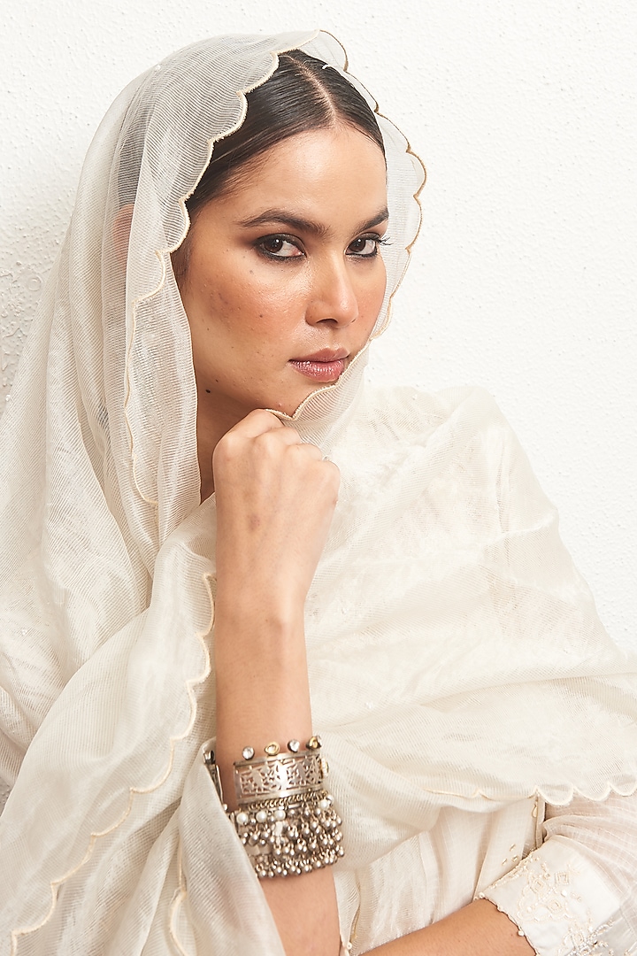 White Chanderi Embroidered Kurta Set by Gyaarah Baees at Pernia's Pop Up Shop