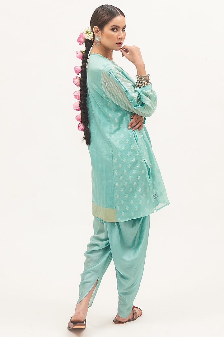 Turquoise Blue Chanderi Zardosi & Thread Embroidered Kurta Set by Gyaarah Baees at Pernia's Pop Up Shop