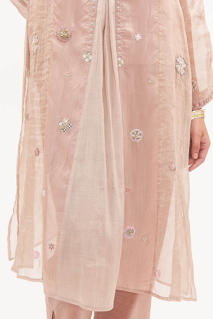 Pale Pink Chanderi Bead Embroidered Panelled Kurta Set by Gyaarah Baees at Pernia's Pop Up Shop