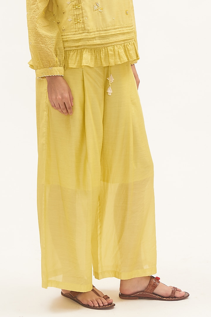 Yellow Chanderi Thread Embroidered Co-Ord Set by Gyaarah Baees at Pernia's Pop Up Shop