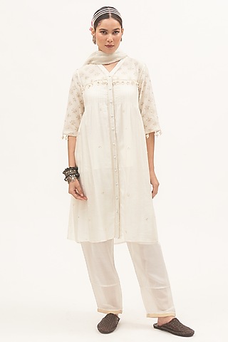 White Chanderi Woven Floral Motif Kurta Set by Gyaarah Baees