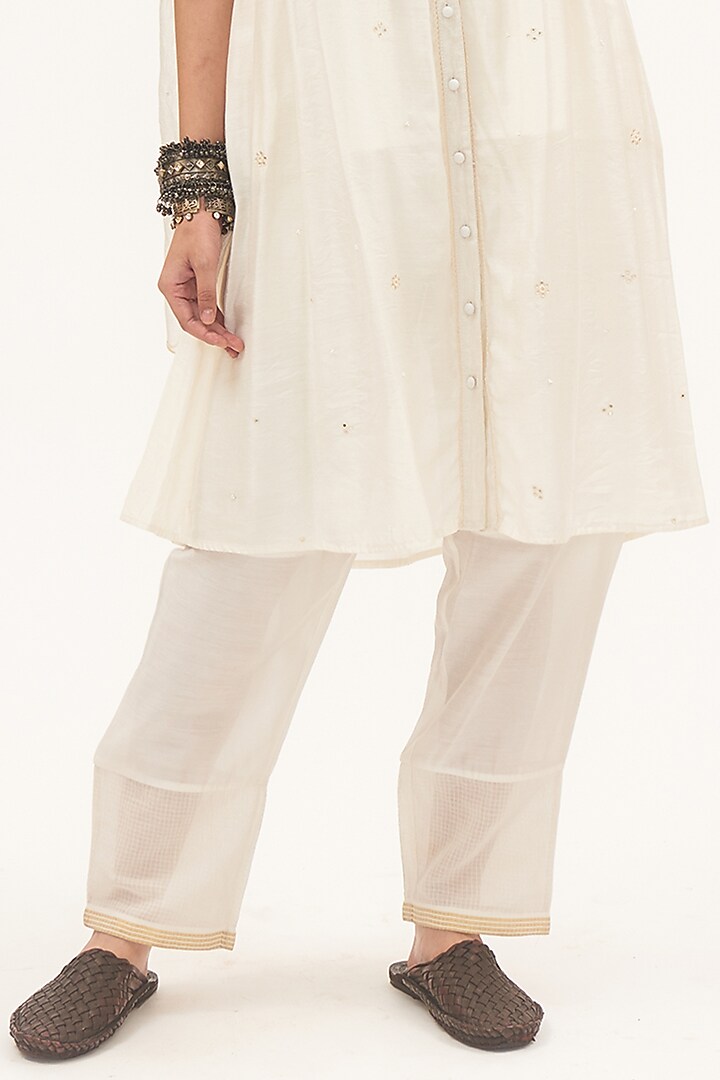White Chanderi Woven Floral Motif Kurta Set by Gyaarah Baees at Pernia's Pop Up Shop
