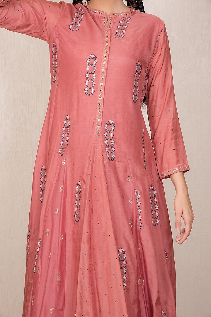 Dusty Pink Embroidered Kurta Set by Gazal Mishra at Pernia's Pop Up Shop