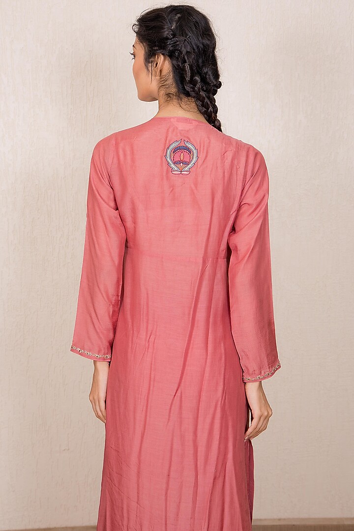 Dusty Pink Embroidered Mughal Kurta Set by Gazal Mishra at Pernia's Pop Up Shop