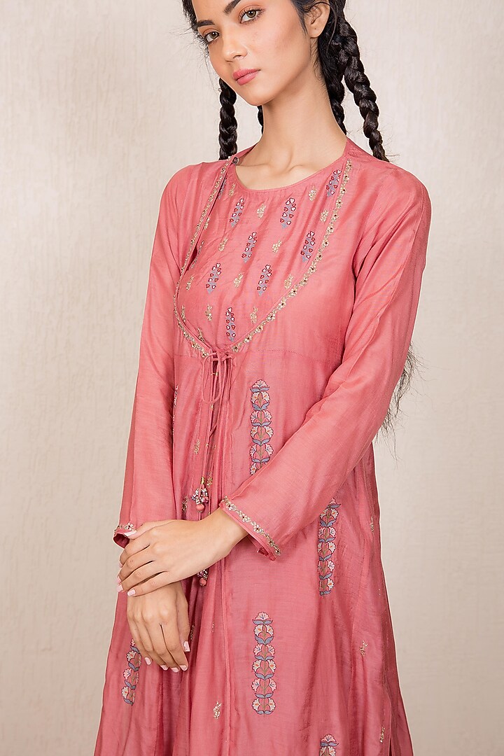 Dusty Pink Embroidered Mughal Kurta Set by Gazal Mishra at Pernia's Pop Up Shop