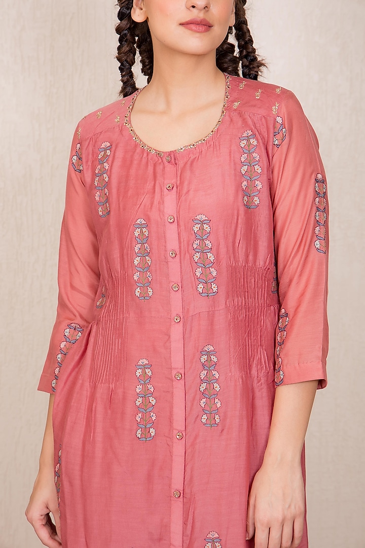 Dusty Pink Embroidered Straight Kurta Set by Gazal Mishra at Pernia's Pop Up Shop