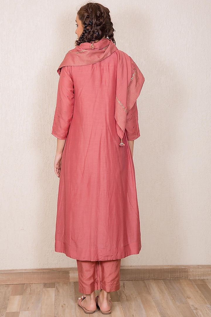 Dusty Pink Embroidered Pintucked Kurta Set by Gazal Mishra at Pernia's Pop Up Shop