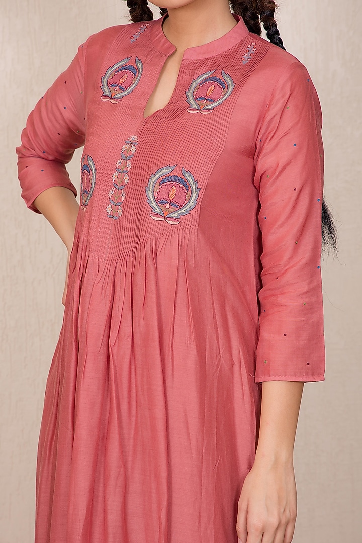 Dusty Pink Embroidered Pintucked Kurta Set by Gazal Mishra at Pernia's Pop Up Shop