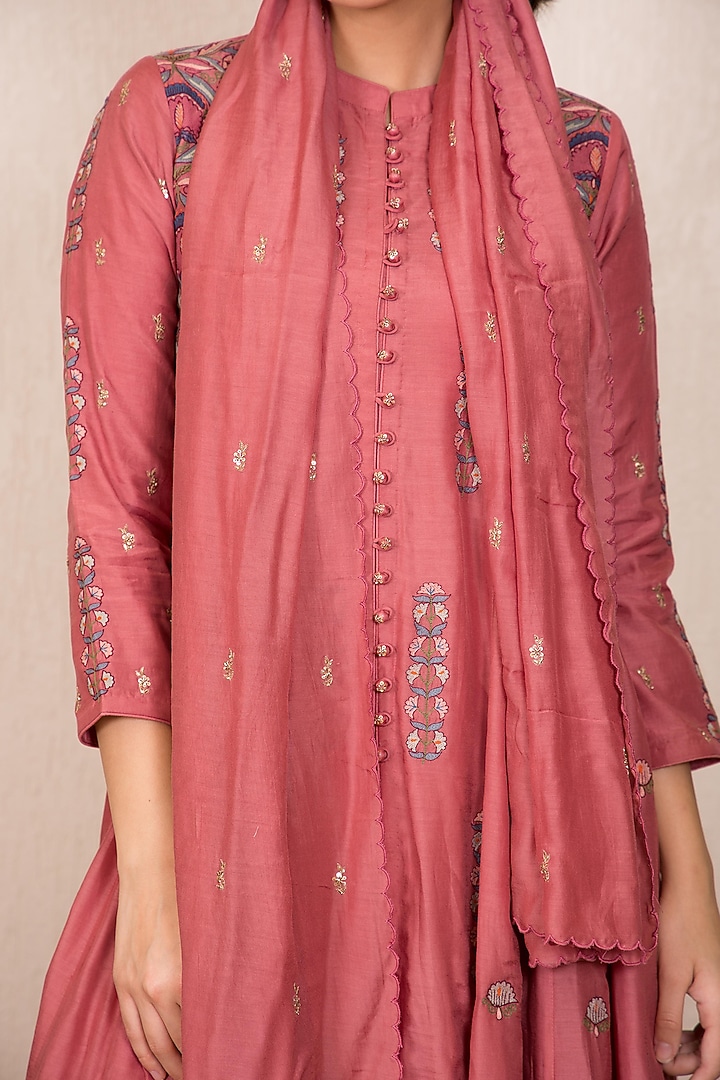 Dusty Pink Embroidered Dupatta by Gazal Mishra at Pernia's Pop Up Shop