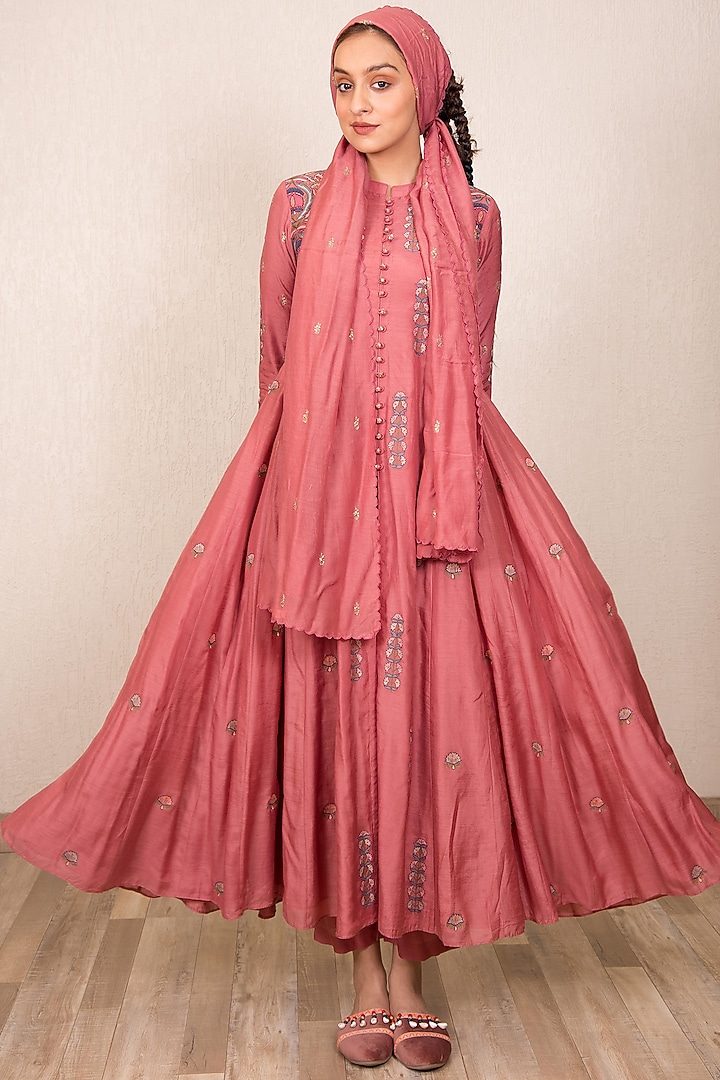 Dusty Pink Embroidered Buttoned Up Kurta by Gazal Mishra at Pernia's Pop Up Shop