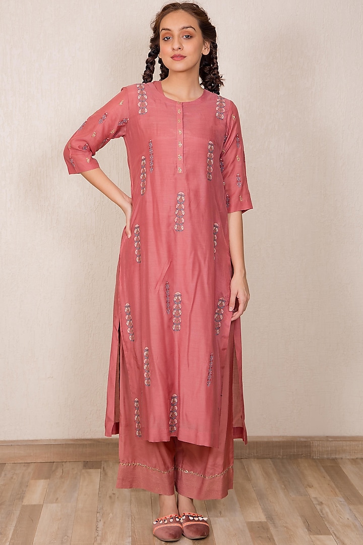 Dusty Pink Zardosi Embroidered Kurta Set by Gazal Mishra at Pernia's Pop Up Shop