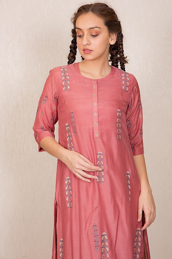 Dusty Pink Zardosi Embroidered Kurta Set by Gazal Mishra at Pernia's Pop Up Shop