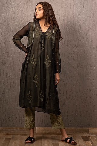 Black Embroidered Kurta With Pants & Inner by Gazal Mishra