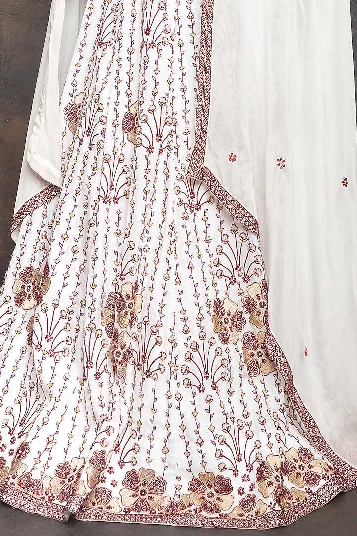 White Organza Embroidered Wedding Lehenga Set by LABEL KIARSH at Pernia's Pop Up Shop