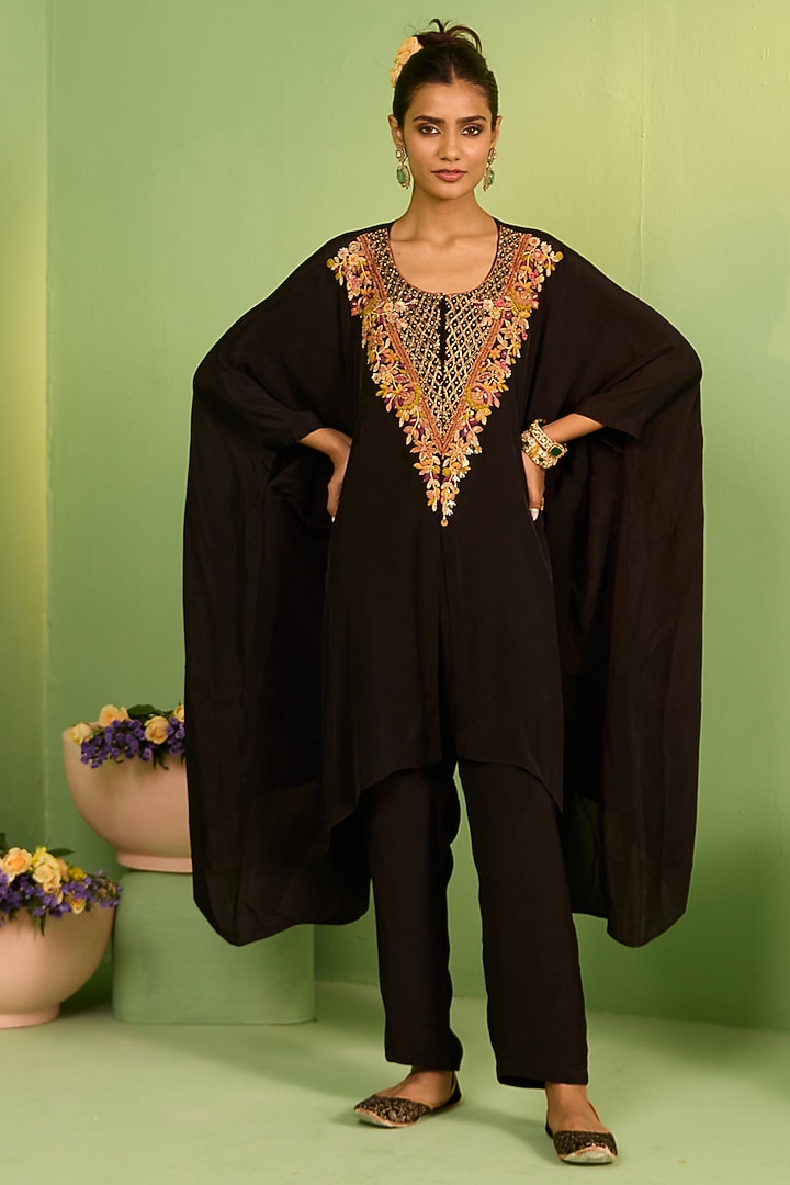 Black Crepe Sequins & Cutdana Work Kaftan Set by House of Armuse at Pernia's Pop Up Shop