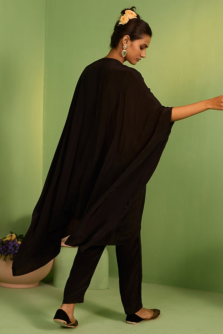 Black Crepe Sequins & Cutdana Work Kaftan Set by House of Armuse at Pernia's Pop Up Shop