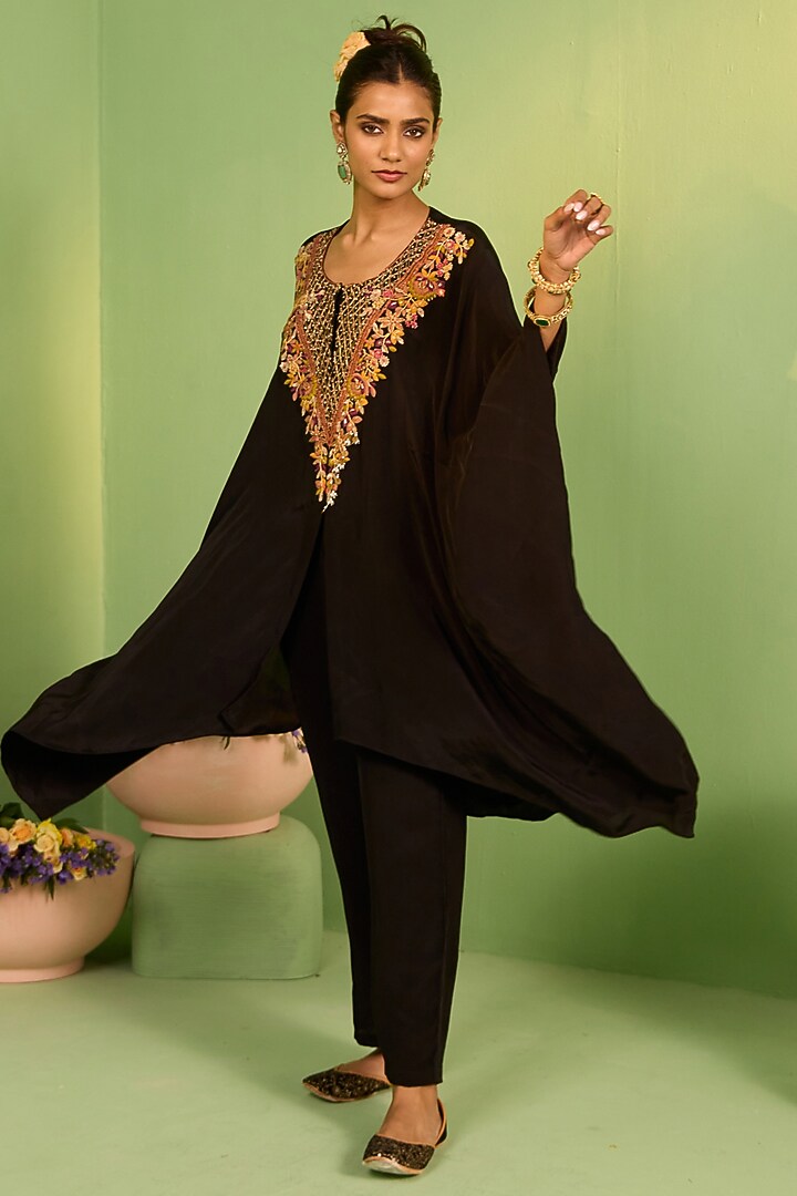 Black Crepe Sequins & Cutdana Work Kaftan Set by House of Armuse at Pernia's Pop Up Shop