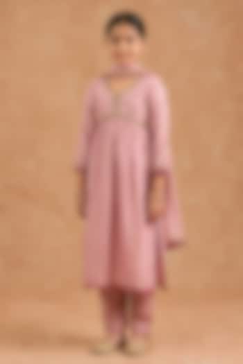 Dull Pink Opara Silk Hand Embroidered Gathered-Style Kurta Set For Girls by Harmony at Pernia's Pop Up Shop
