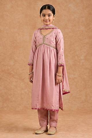 Dull Pink Opara Silk Hand Embroidered Gathered-Style Kurta Set For Girls by Harmony