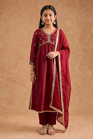 Maroon Opara Silk Hand Embroidered Gathered-Style Kurta Set For Girls by Harmony