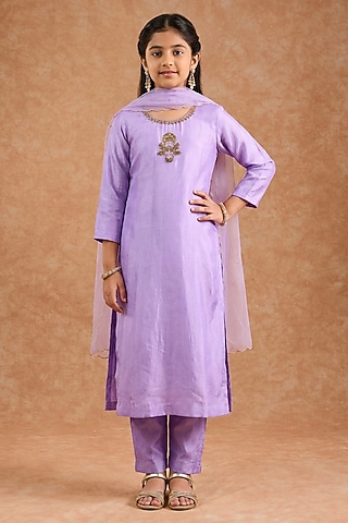 Lavender Opara Silk Hand Embroidered Kurta Set For Girls by Harmony